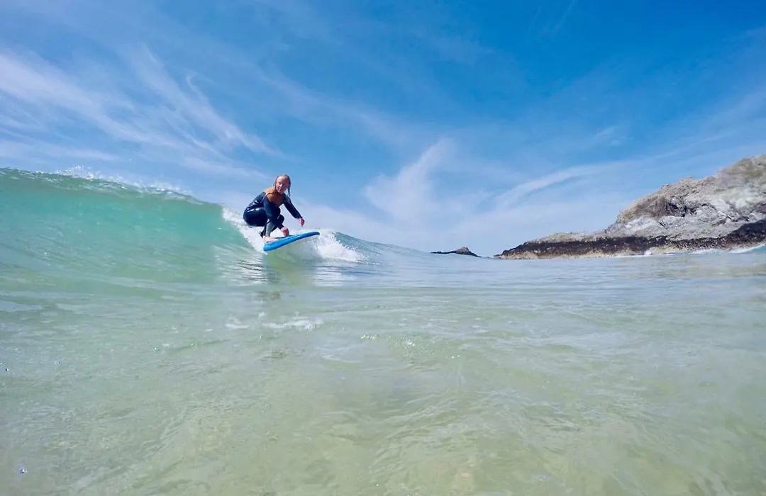 Base Surf Lodge-1